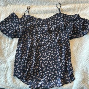 Women’s cold shoulder top